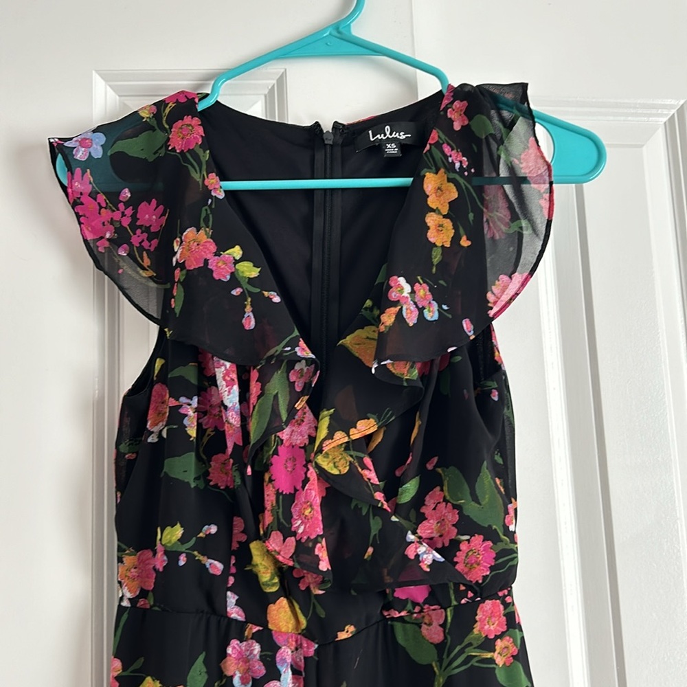 Lulu’s Floral Jumpsuit size XS